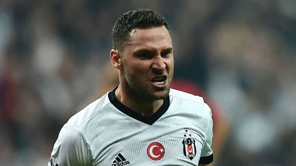 O bir stoper, o bir görev adamı, o bir Sırp Tankı. O... Dusko Tosic 1