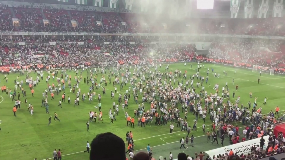 Gözlemci raporuna göre sahaya giren Beşiktaşlı yok! 1