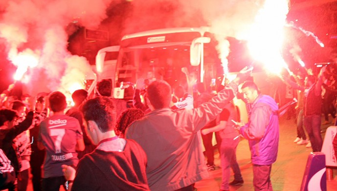 Kara Kartal'a coşkulu karşılama!