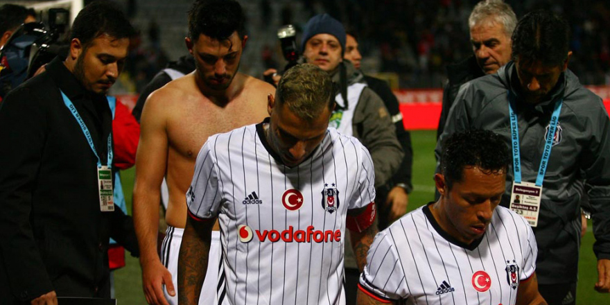 "İlk yarı siyah, 2. yarı beyaz"