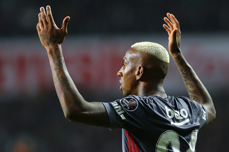 ÖZEL | Beşiktaş, Benfica ile pazarlıklara başlıyor. Üst rakam belli oldu!