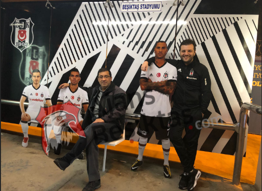 Beşiktaş Otobüs Durağı taraftar akınına uğruyor
