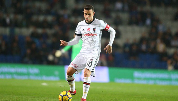 Oğuzhan Özyakup'un sözleşmesi uzatıldı