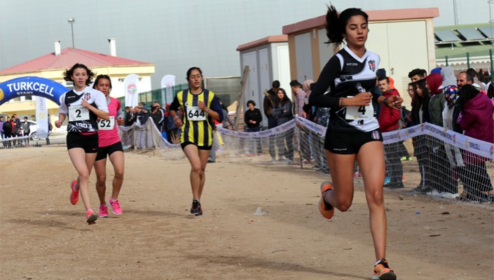 Atletizmde Beşiktaş'a şampiyonluk getirdiler