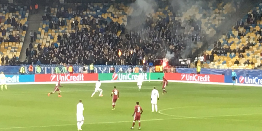 Beşiktaşlılardan Türk Bayrağı yakanlara karşı kampanya