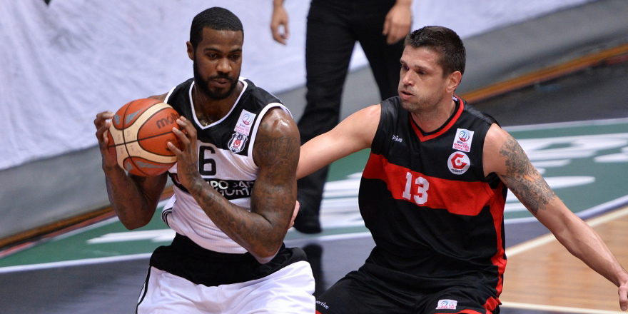 Beşiktaşlı Earl Clark'a rakip hocadan övgü dolu sözler!