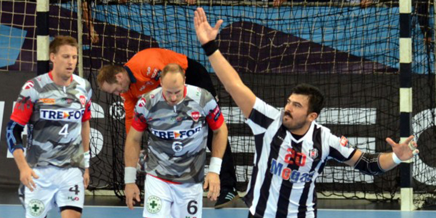 Beşiktaşlı oyuncunun annesi vefat etti