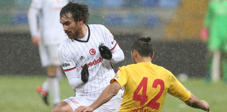 İki futbolcu kiralık gönderilecek