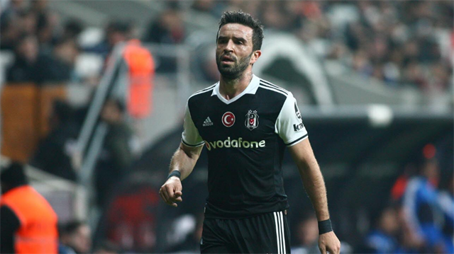 DERBİYE DOĞRU | Gökhan Gönül'e kırmızı güller