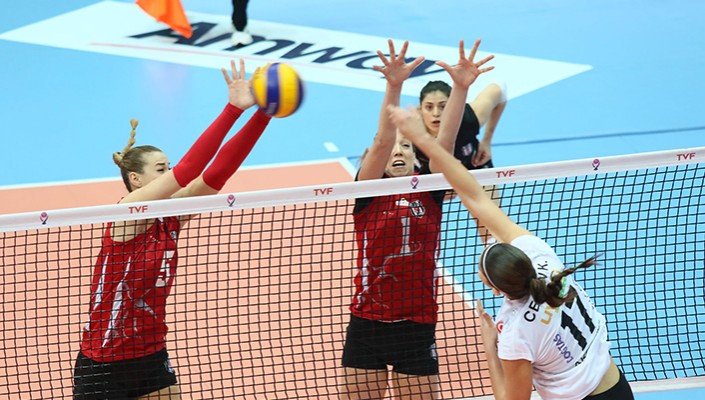 Kadın Voleybol takımımız Çanakkale'ye yenildi