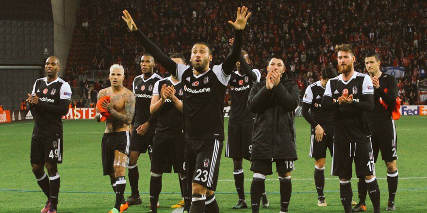 Maç sonu üçlüsü Cenk Tosun'dan