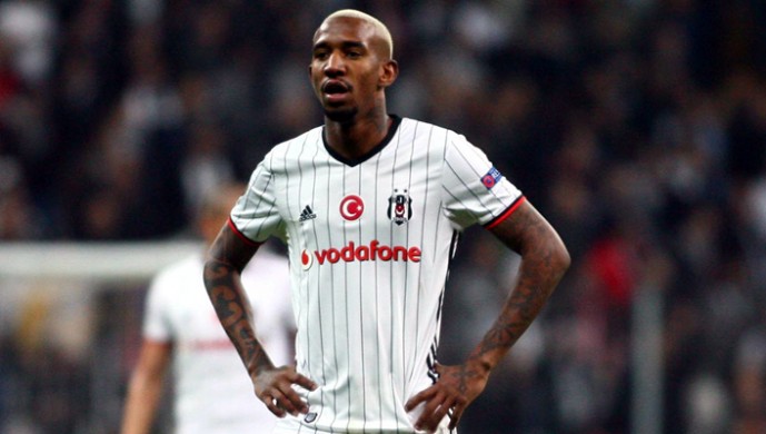 Alex'i silmek üzere! Tek rakibi Messi...