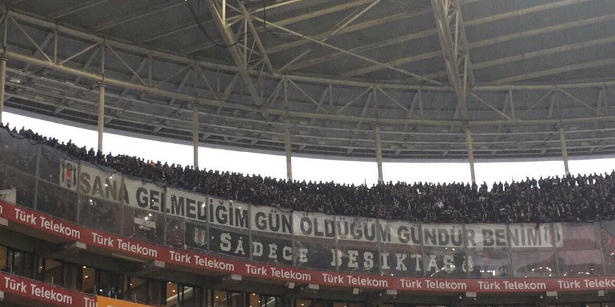 Efsane pankart TT Arena'da açıldı!