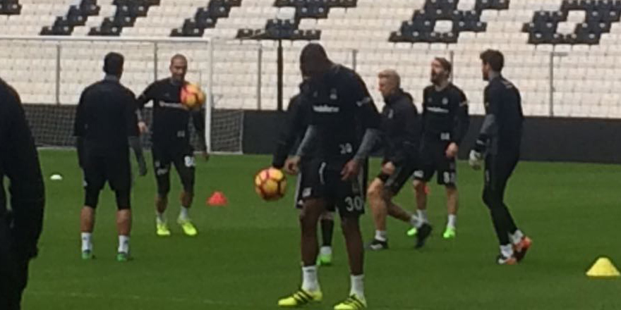Caner Erkin ve Demba Ba takımla birlikte çalışmalara başladı