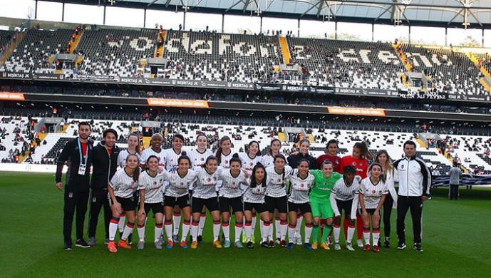 Beşiktaş Kadın Futbol Takımı, 8 Mart'ı Vodafone Arena'da kutladı