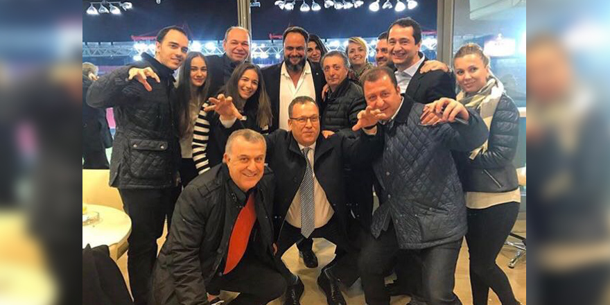 Beşiktaşlı yöneticilerden kartal pençeli hatıra fotoğrafı