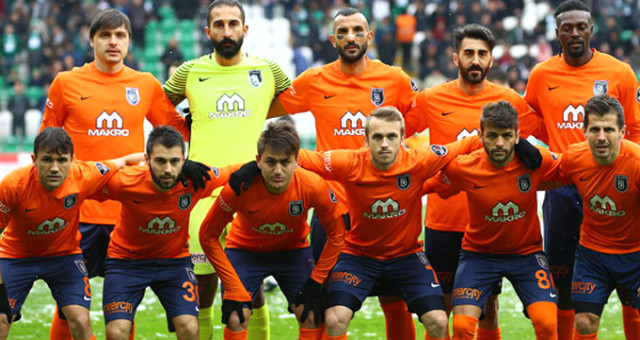 Başakşehirli futbolcular Beşiktaş'ın maçına dalınca...