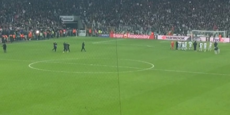 Tribünlere çağrılan Şenol Güneş ilk kez 3'lü çektirdi (VİDEO)
