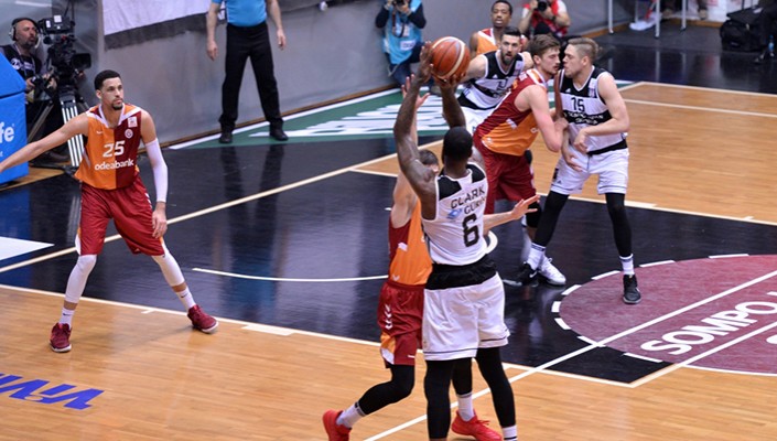 Beşiktaş, G:Saray'ı devirdi: 90-84