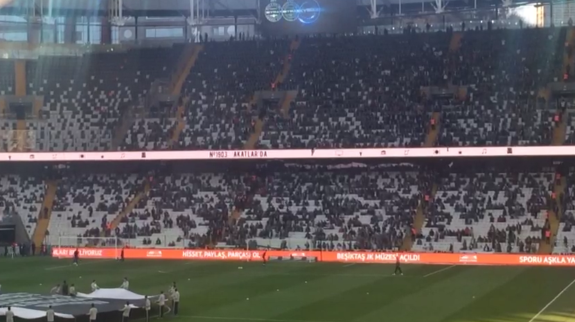 Taraftar Tolga Zengin'i bağrına bastı (VİDEO)