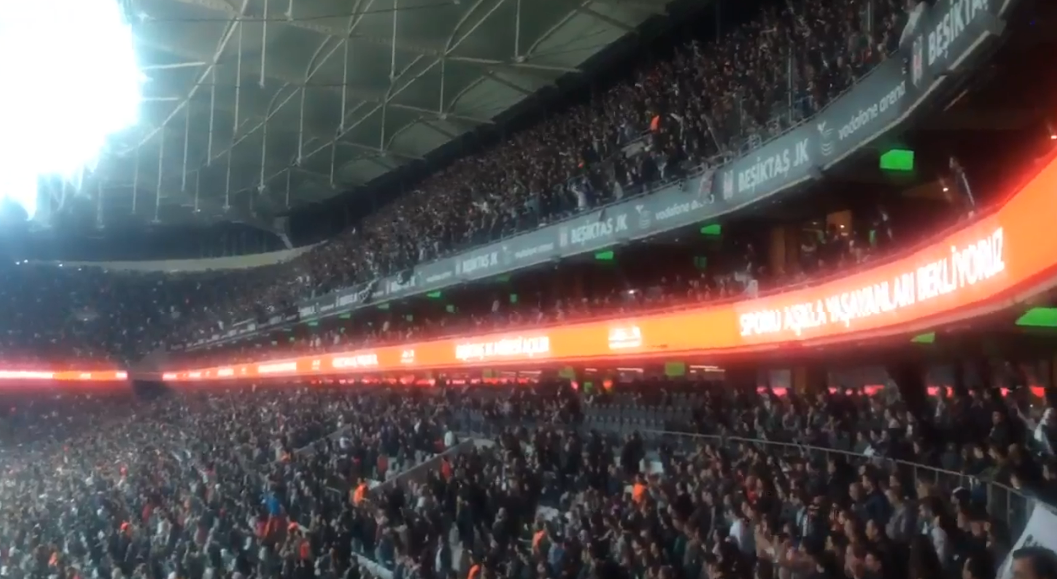 Vodafone Arena bu tezahüratla inledi (VİDEO)