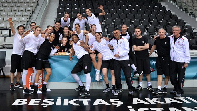 Beşiktaşlı basketbolcuya doğum günü kutlaması