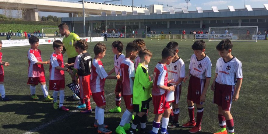 Beşiktaş'ın minikleri İspanya'daki turnuvada grup lideri