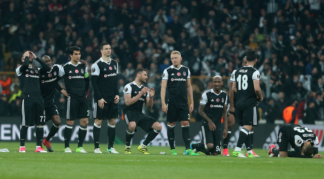Lyon maçında penaltı kaçıran Tosic'e eşinden destek
