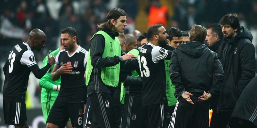 Beşiktaş'ta 3 oyuncu sınırda!