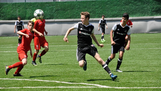 Beşiktaş, Pendik'i 4 golle geçti