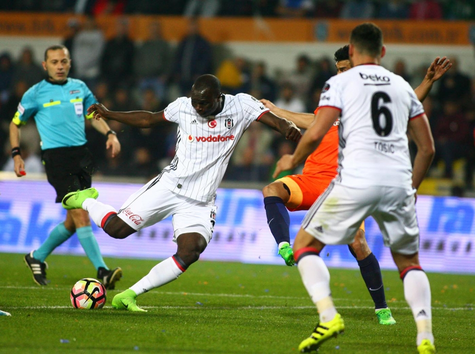 Güntekin Onay: "Unutulacak bir gece"