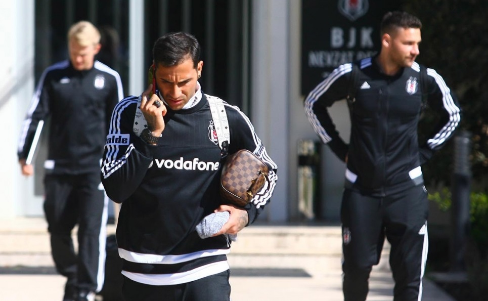 Beşiktaş'ın otobüsünde dikkat çeken detay! (VİDEO)
