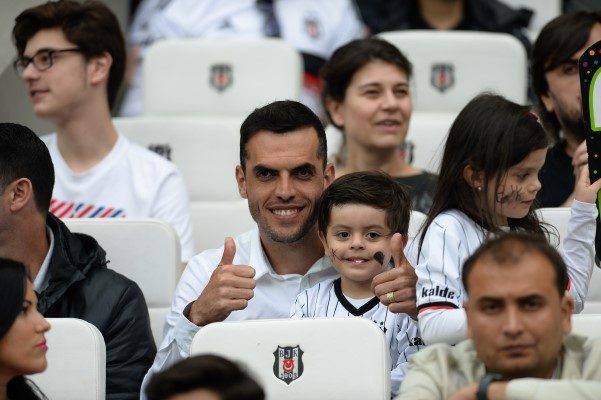 Kadroya giremeyenler tribünde!