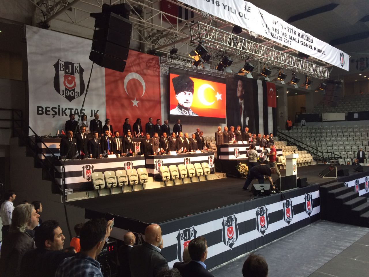 Beşiktaş yönetimi ibra edildi!