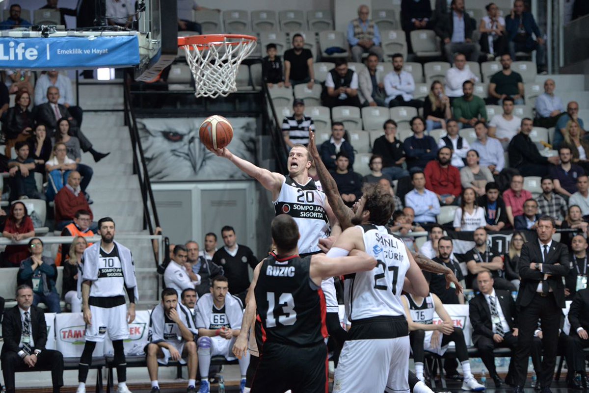 Beşiktaş, serinin ilk maçını kazandı!