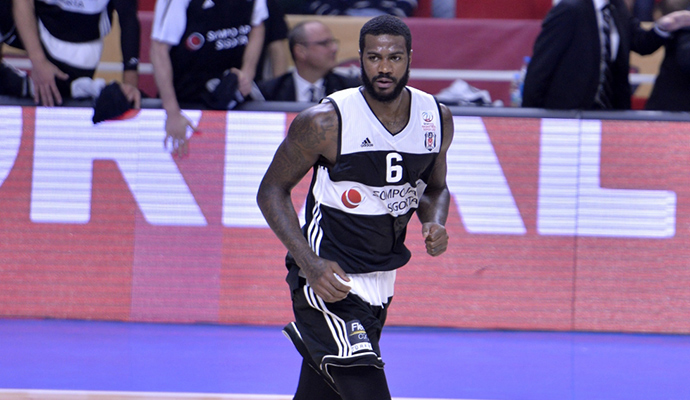 Earl Clark'tan etkileyici performans!