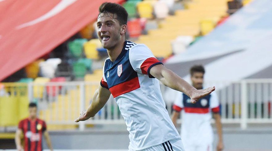 Beşiktaş, genç forvetin peşinde
