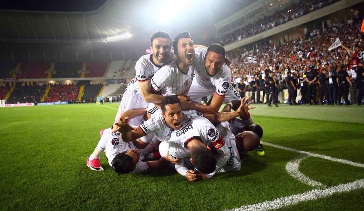 Adidas'tan "Şampiyonlar" klibi