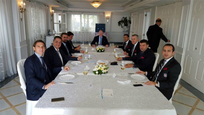 Napoli'de dostluk yemeği