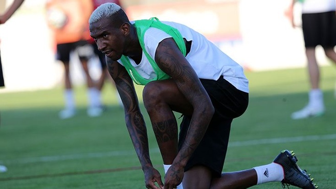 Portekiz'de Talisca'ya protesto!