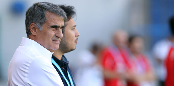 Sağ bek pozisyonunda kim oynayacak? Güneş kararını verdi...